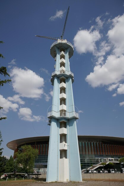 Torre de paracaídas en el Museo de la Asociación Aeronáutica Turca Ankara Turkiye