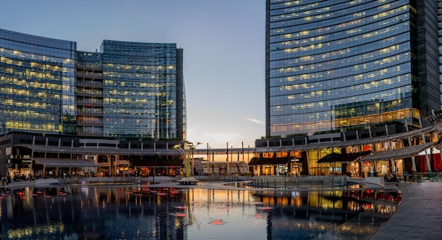 Torre en Piazza Gae Aulenti en Milán