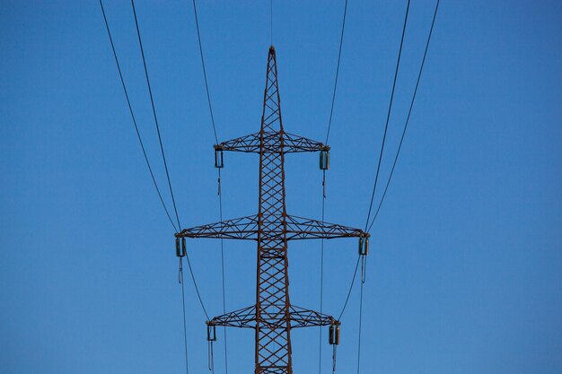 Torre powerline para transmissão de corrente através de fios