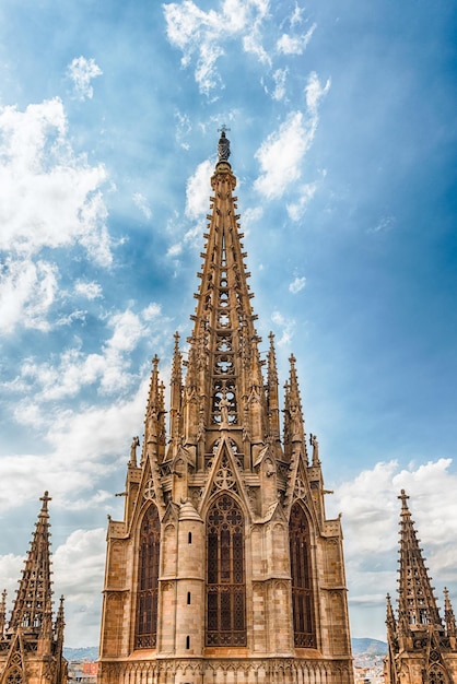 Foto torre principal da catedral de barcelona catalunha espanha