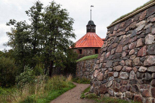 Torre de puerta redonda Lars Torstensson o Pugachevskaya. Fortaleza Korela, Karelia, Rusia.