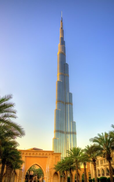 Foto torre de rascacielos en dubai, eau