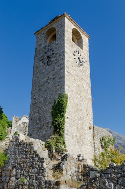 Torre del Reloj en el antiguo Bar, Montenegro