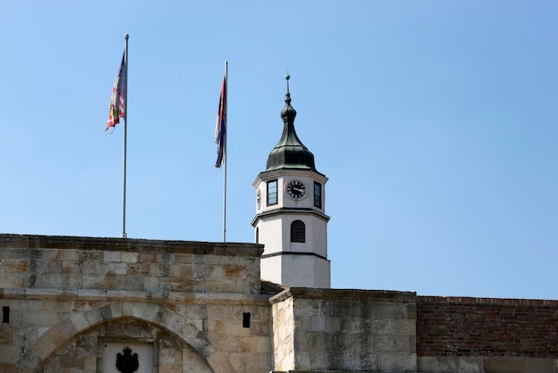 Torre del reloj en la fortaleza de Belgrado Serbia