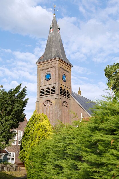 Foto torre del reloj de la iglesia grote kerk marken países bajos