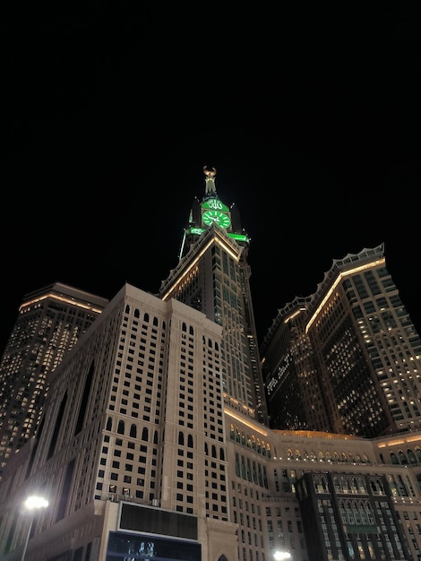 Foto torre del reloj de la meca, arabia saudita