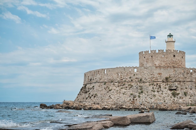 Torre de Rodas de San Nicolás un viaje a través de los lugares populares del archipiélago del Dodecaneso Grecia