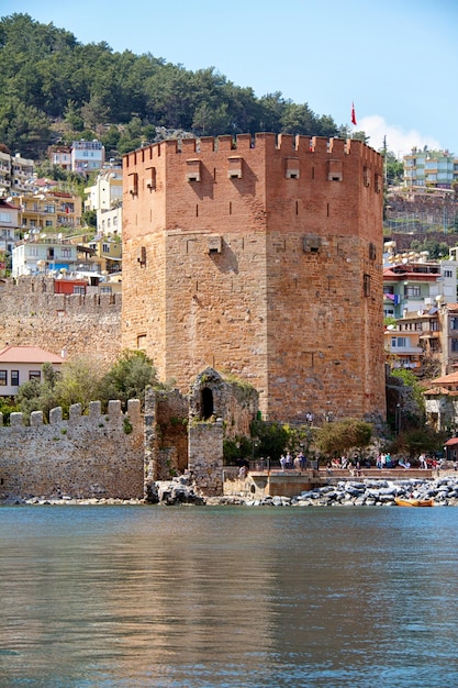 Torre Roja Kizil Kule en la ciudad turca de Alanya