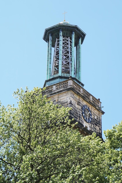 Torre sineira da igreja Aegidienkirche em Hanover Alemanha