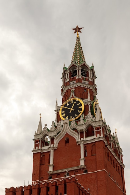 Torre Spasskaya del Kremlin de Moscú desde el cuadrado rojo. Moscú, Rusia