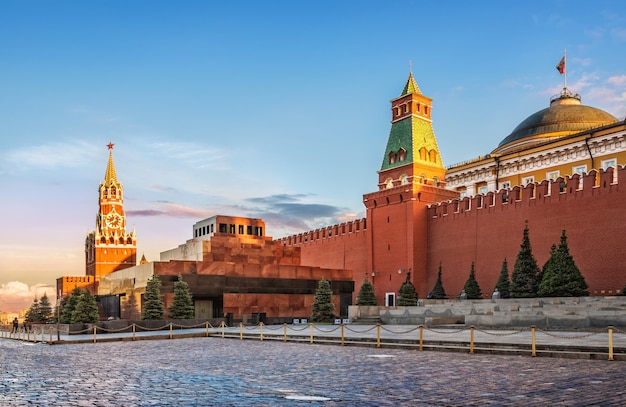 Torre Spasskaya, mausoléu e paredes do Kremlin de Moscou