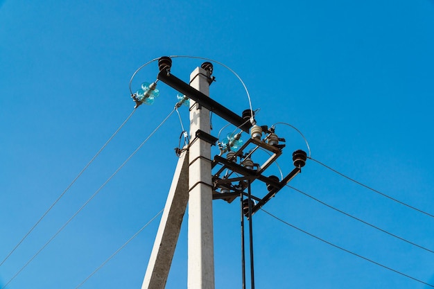 Una torre de suministro de electricidad Energía o potencia Infraestructura