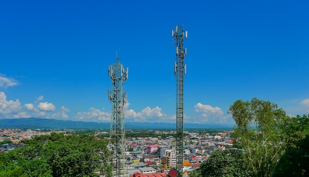 Torre de telecomunicaciones es la descripción genérica de mástiles de radio.