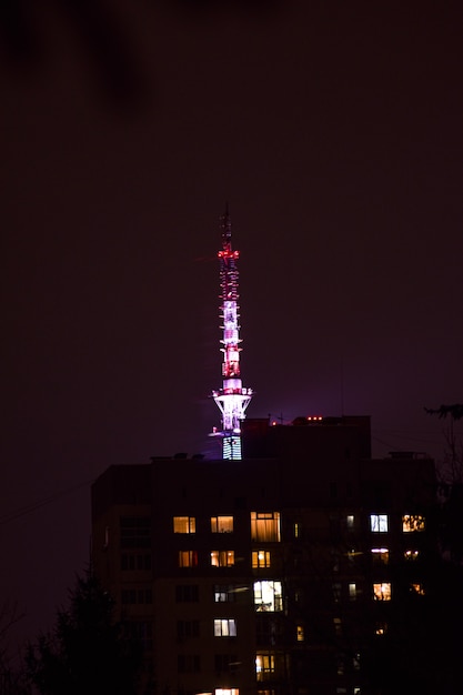 Foto una torre de televisión. nizhny novgorod