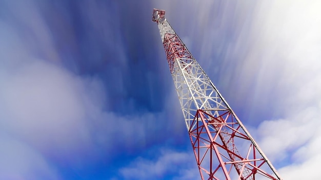 Torre Torre e nuvens do céu e torre de altura Transmissor de telecomunicações no céu e nuvens