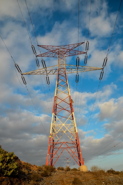 Torre de transmisión eléctrica de alta tensión