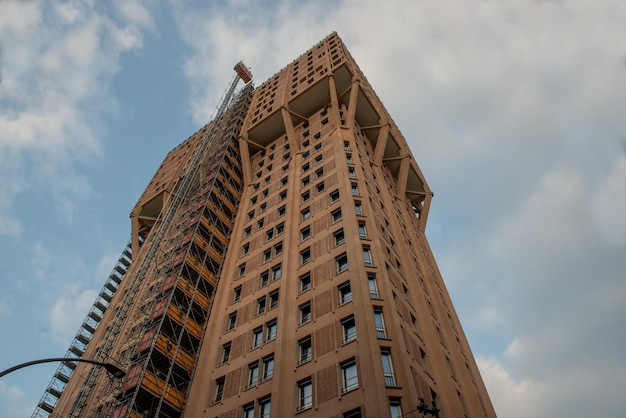 Torre Velasca es un rascacielos