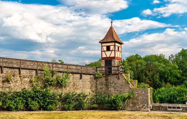 Torre vermelha em bad wimpfen, perto de heilbronn, na região de badenwurttemberg, no sul da alemanha