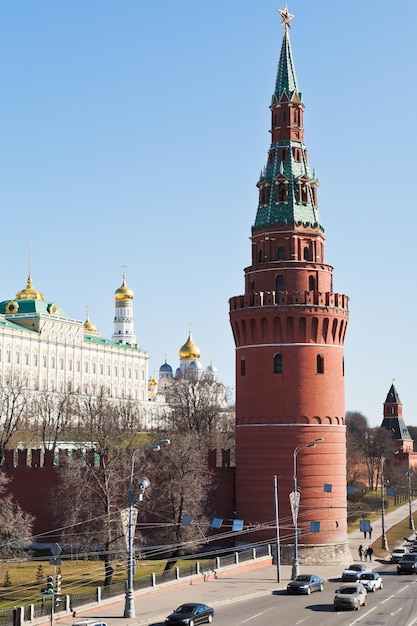 Torre Vodovzvodnaya do Kremlin de Moscou