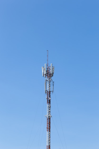 Torres de telecomunicações.