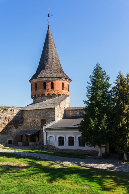 Torres y edificios del castillo de Kamianets-Podilskyi, Ucrania