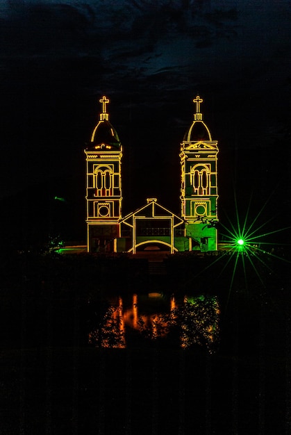 Torres de la Iglesia Sumergida de la ciudad de Ita en Santa Catarina