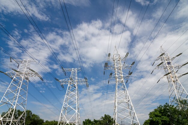 Torres para linhas de transmissão de energia de alta tensão