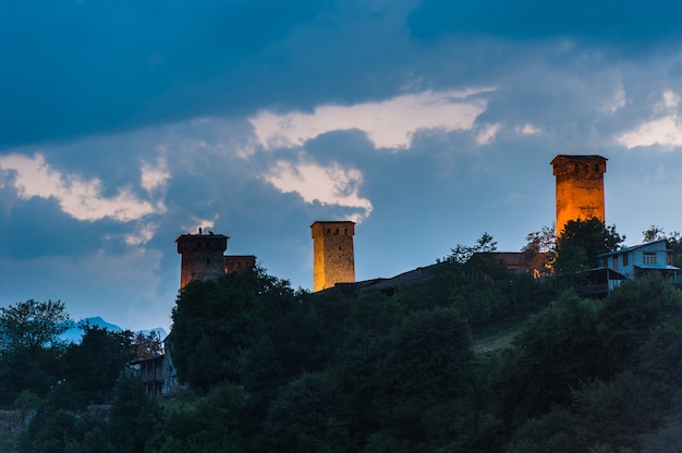 Torres Svan en Mestia, región de Svaneti, Georgia