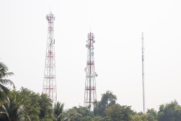 Foto torres de transmisión de telecomunicaciones