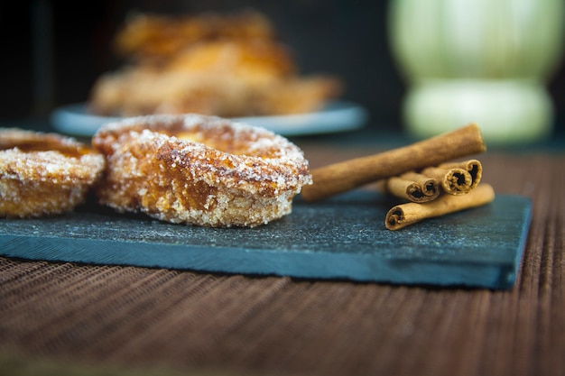 Torrijas espanholas tradicionais em pedra clack