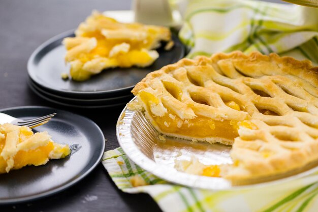 Torta caseira fresca feita de frutas orgânicas.