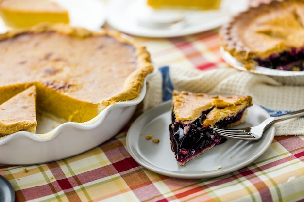 Torta caseira fresca feita de frutas orgânicas.