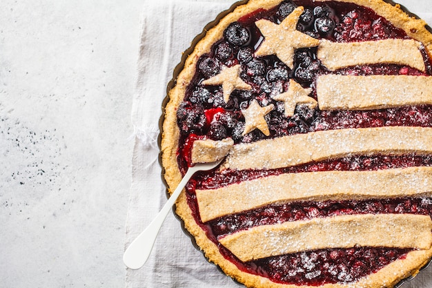 Torta da baga da bandeira americana, vista superior. Conceito do dia da independência da América.