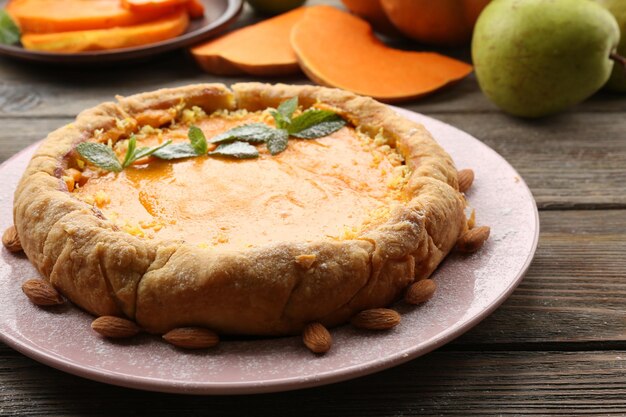 Torta de abóbora caseira na mesa