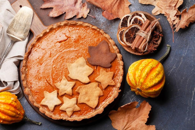 Torta de abóbora e várias abóboras