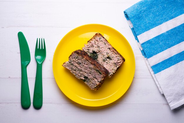 Torta de carne e espinafre assada