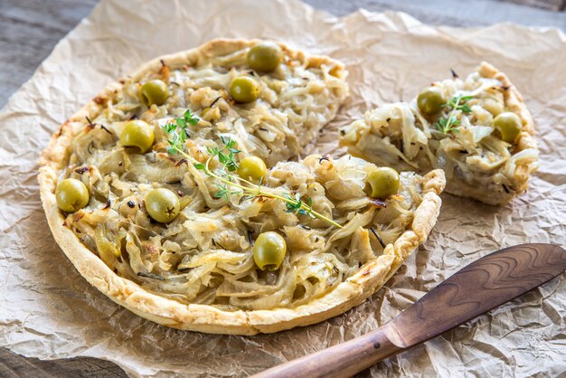 Torta de cebola aberta francesa