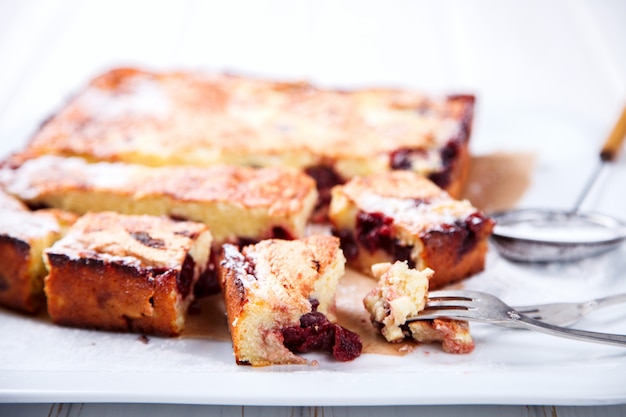 Torta de cereja. Bolos com queijo cottage