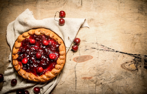 Torta de cereja para tecidos velhos.