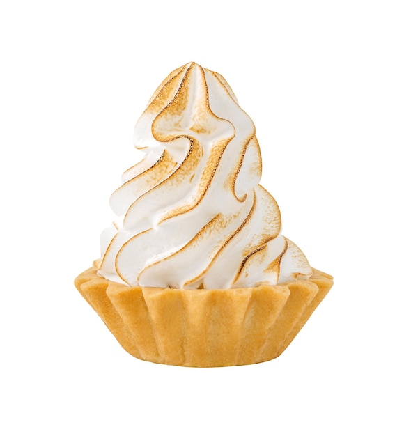 Torta de cesta de bolo com creme branco em vista lateral em espiral isolada em fundo branco com traçado de recorte