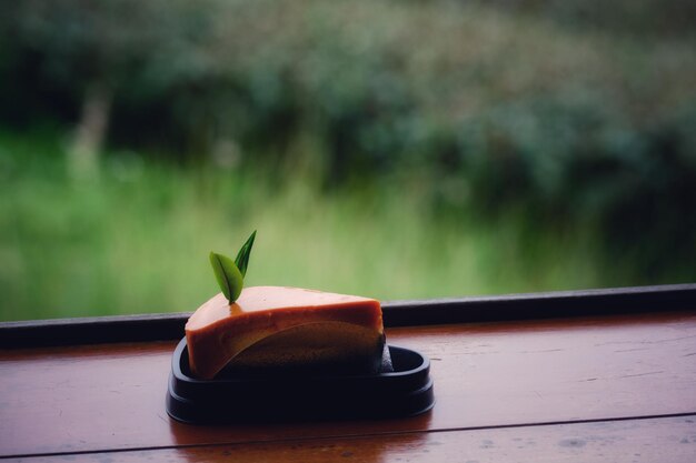 Foto torta de chá tailandesa no jardim