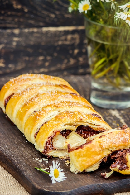 Torta de chocolate. Foco seletivo. comida e bebida.