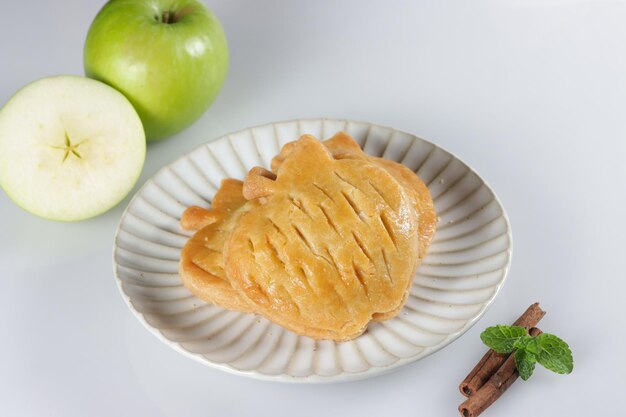 Torta de maçã caseira, em forma de maçã.