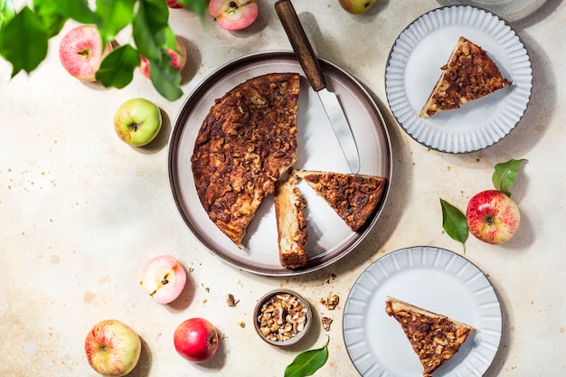 Torta de maçã caseira no estilo clafoutis