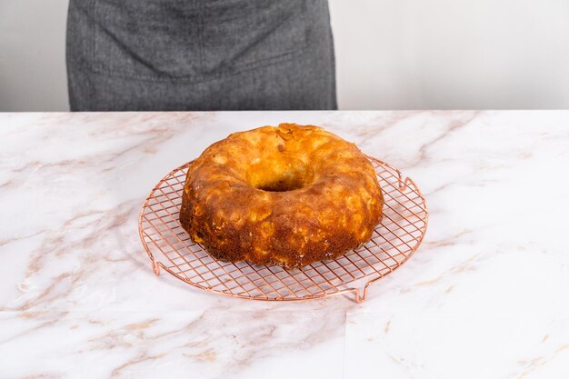 Torta de maçã com esmalte de caramelo