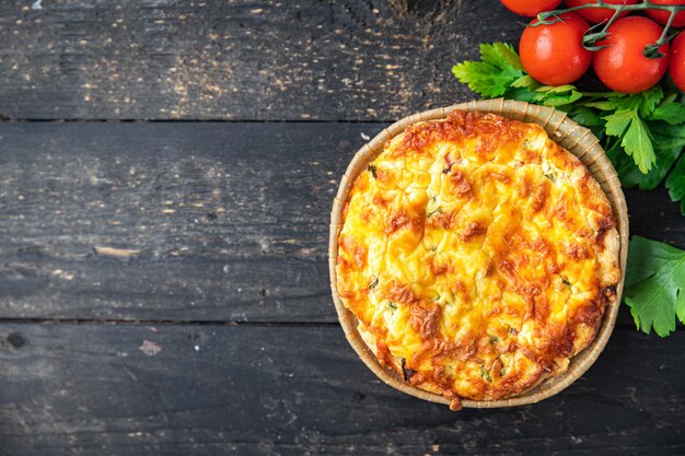 Torta de quiche de frango e cogumelos, frango, peru, recheio de carne, queijo, vegetais