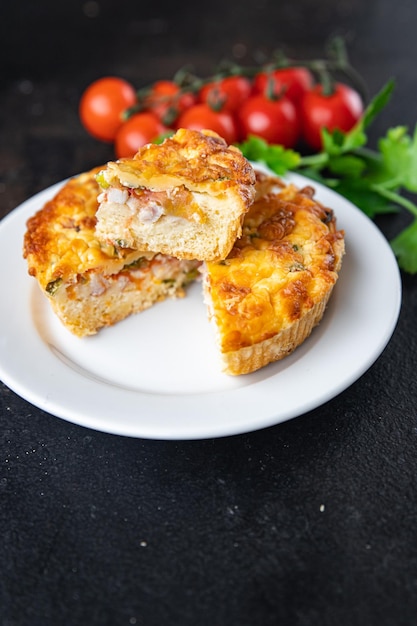 Torta de quiche de frango e cogumelos, frango, peru, recheio de carne, queijo, vegetais