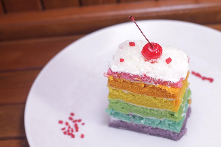 Foto torta no prato na mesa.