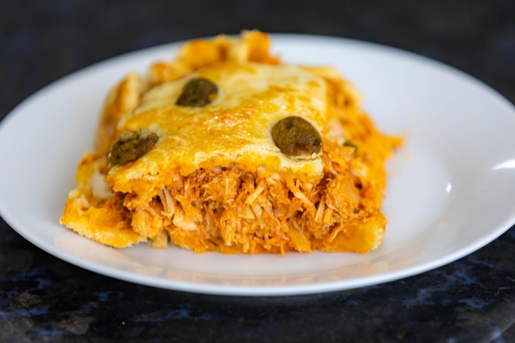 Foto torta de pollo tradicional con el típico catupiry brasileño empado de frango