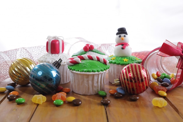 Torta de la taza con concepto de la Navidad